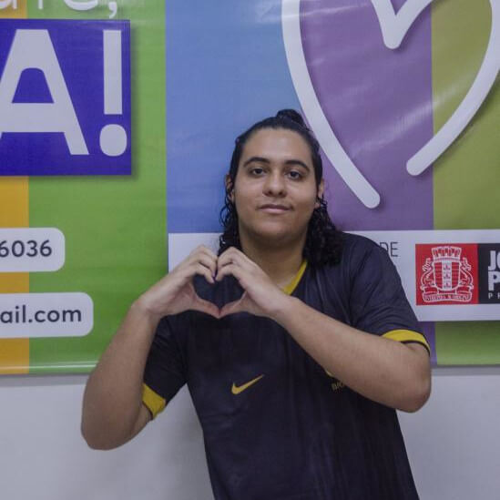 Euzinhe ao lado esquerdo